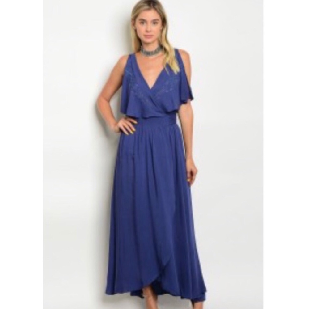 5⭐️ rated Stunning embroidered maxi dress - Picture 4 of 7